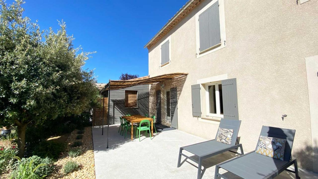 Villa Spacieuse Avec Terrasse Et Vue Mont Ventoux Entrechaux Exterior photo